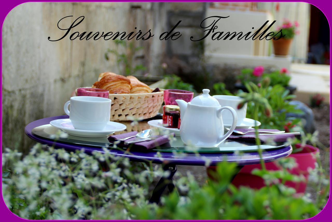 Hotel Souvenirs De Familles Saintes Exteriör bild